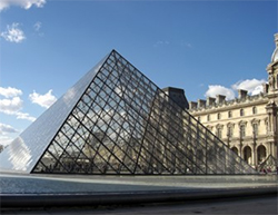 Pyramide du Louvre