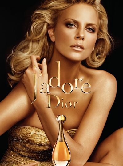 Publicité Dior J'adore avec Charlize Theron